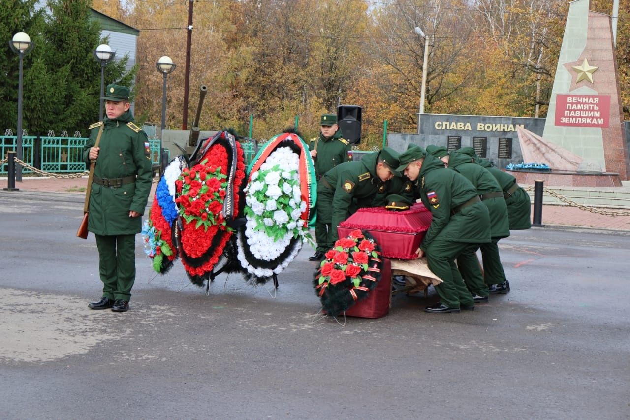 Җәлилдә ике геройны соңгы юлга озаттылар