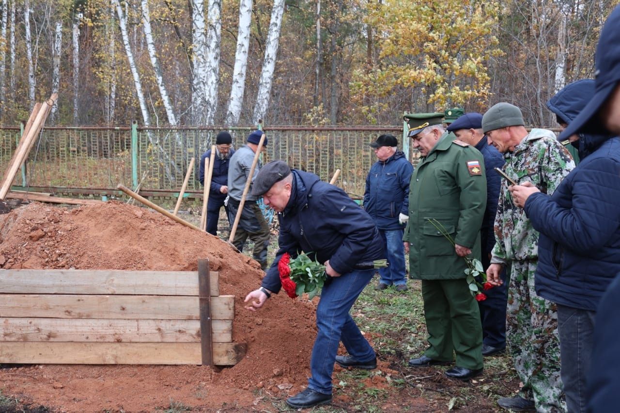 Җәлилдә ике геройны соңгы юлга озаттылар