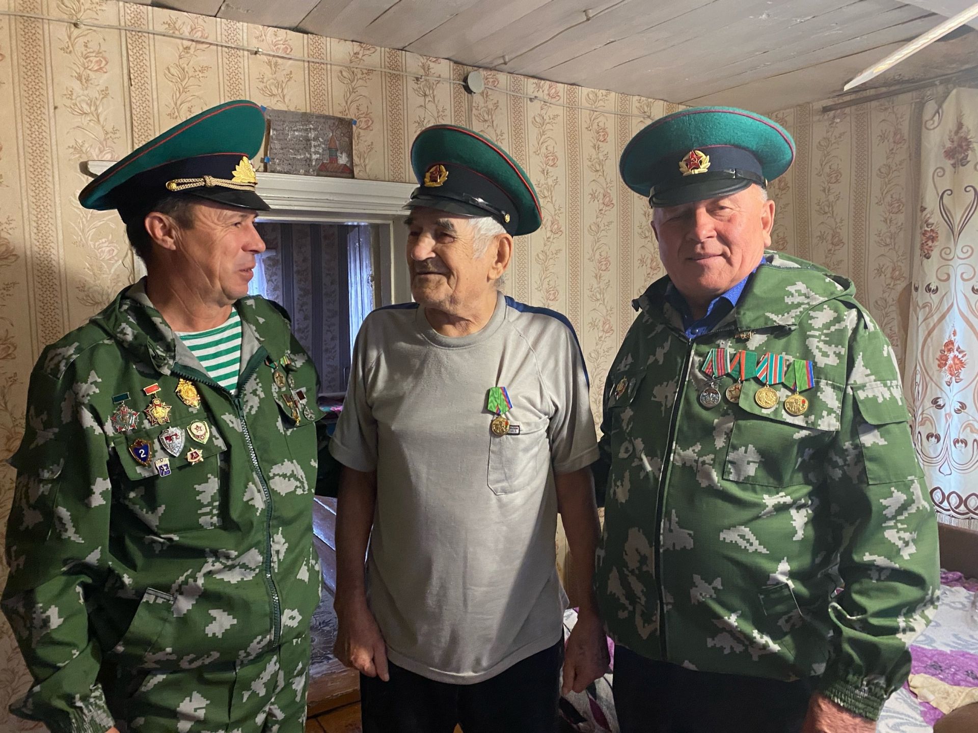 Чик сакчысы булган ветераннар да котлау кабул иттеләр
