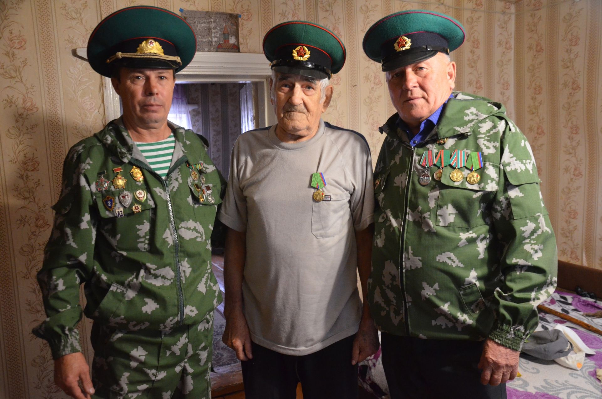 Чик сакчысы булган ветераннар да котлау кабул иттеләр