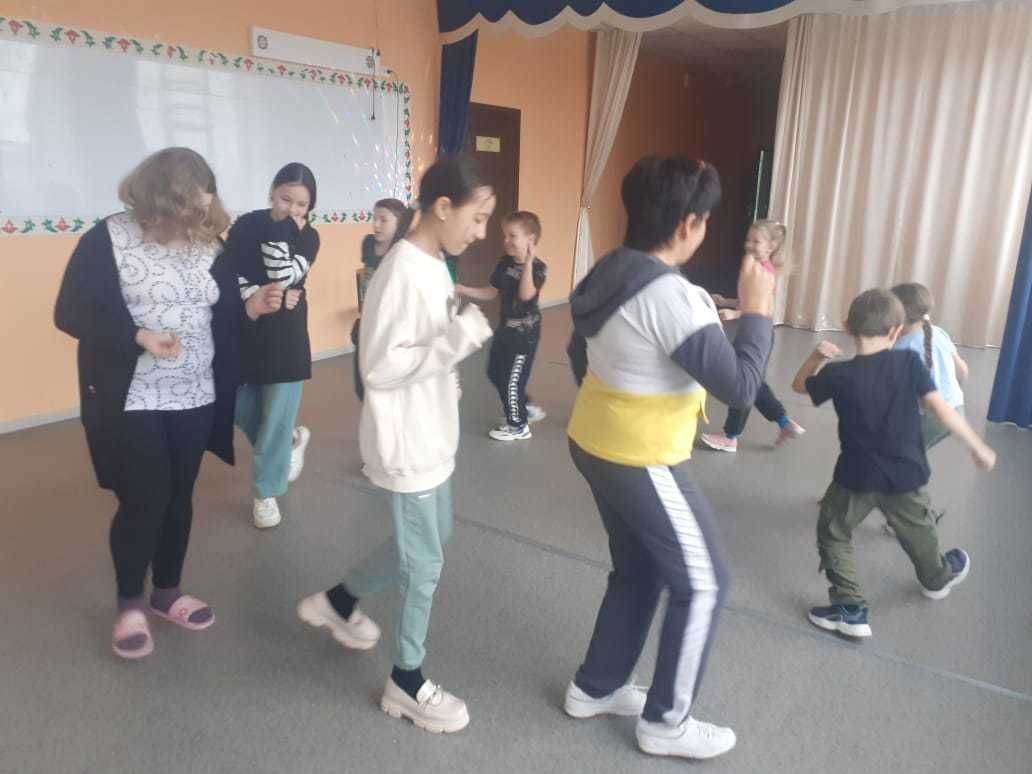 Учащиеся Старокаширской школы  разучили татарский танец