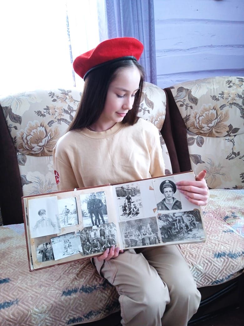 Иске Кәшер мәктәбе укучылары Әүхәт Дәүләтбаевны искә алдылар