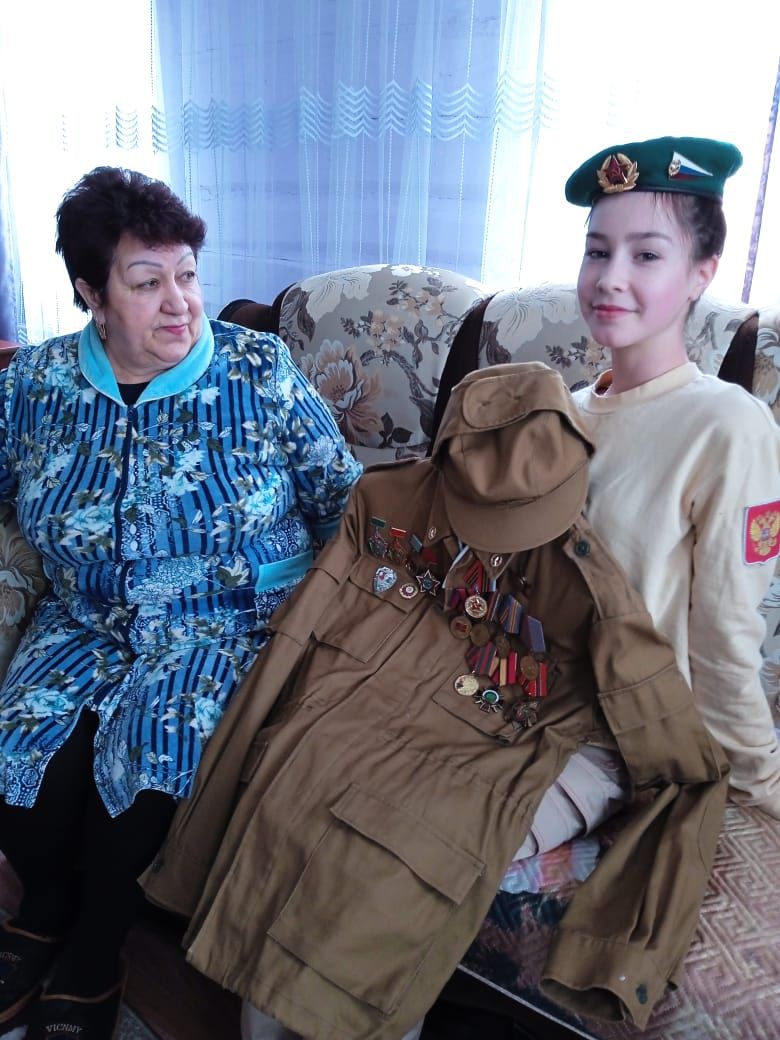Иске Кәшер мәктәбе укучылары Әүхәт Дәүләтбаевны искә алдылар