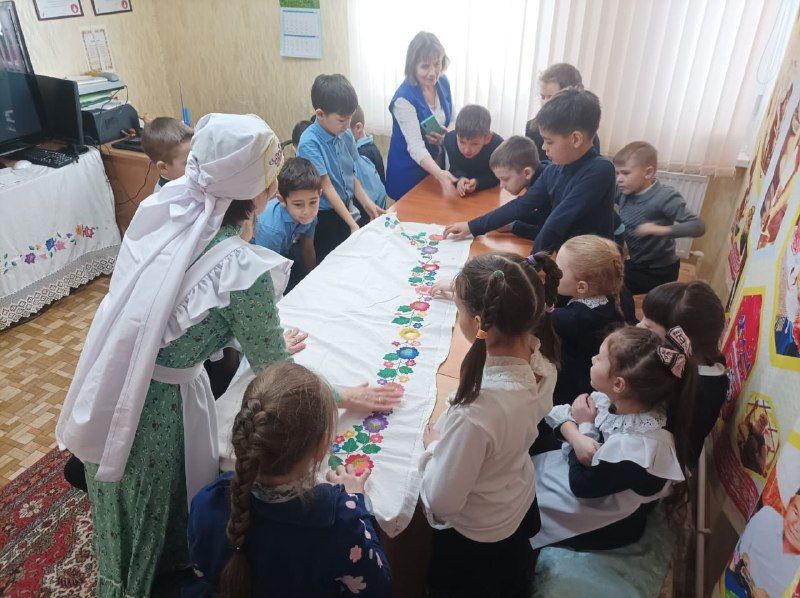 Укучылар халкыбыз бизәкләре белән таныштылар