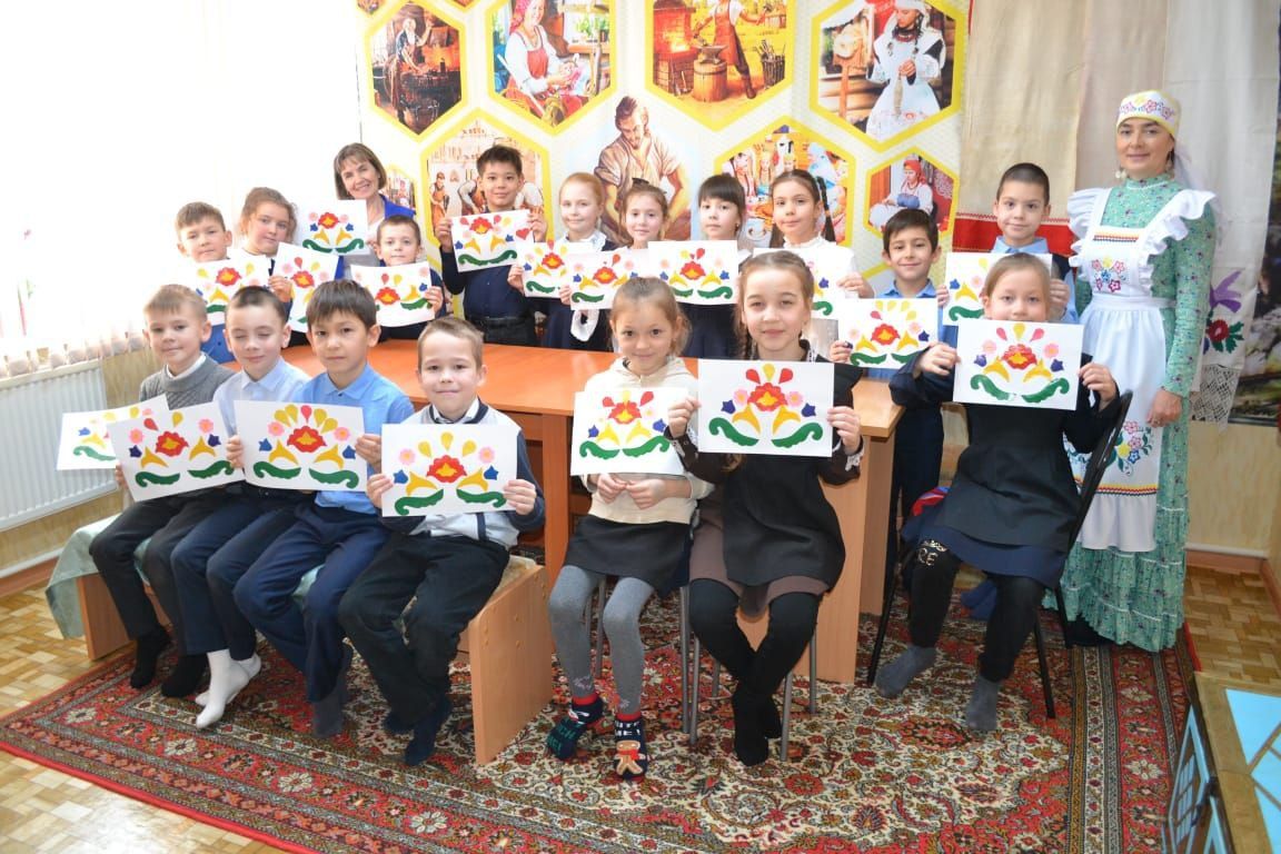 Укучылар халкыбыз бизәкләре белән таныштылар