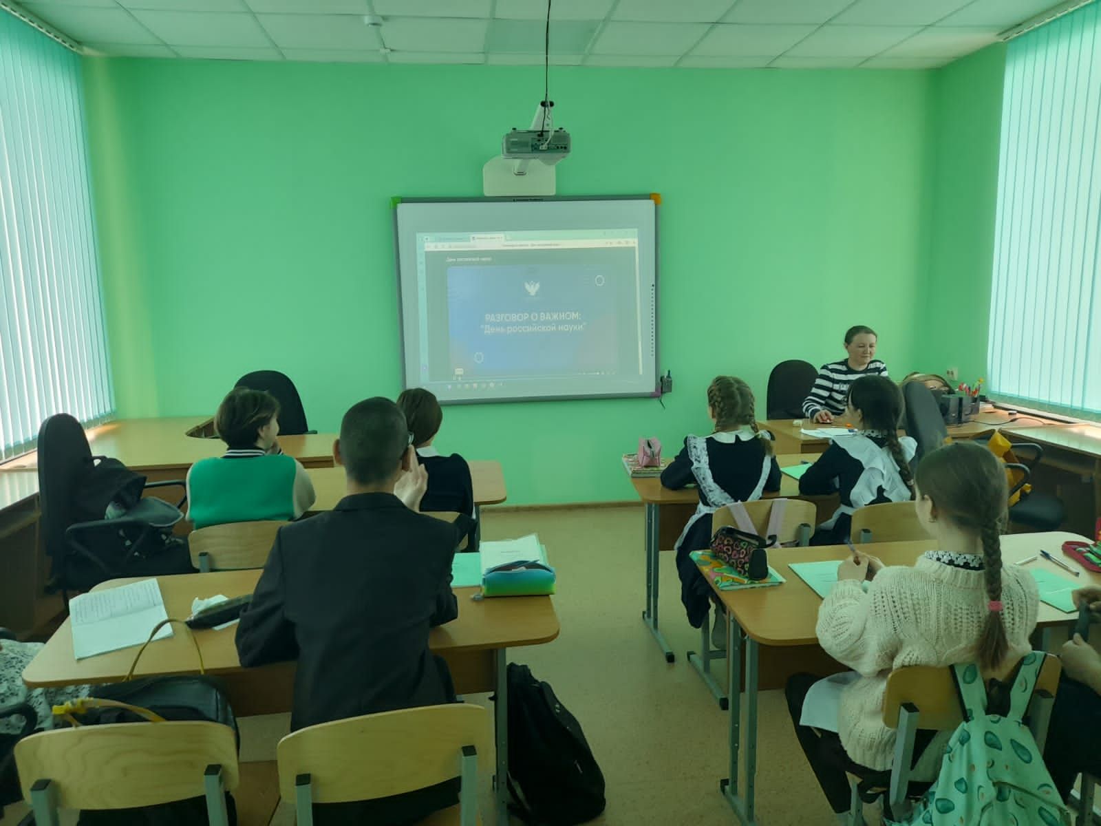 В Азалаковской школе побеседовали о российской науке