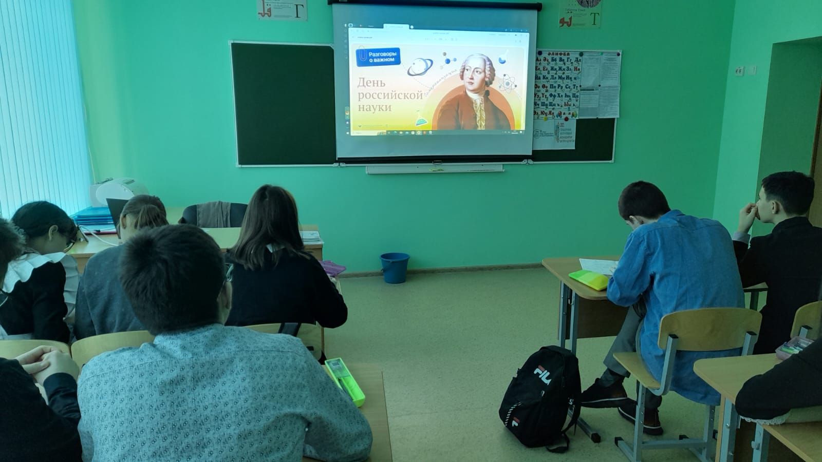 В Азалаковской школе побеседовали о российской науке