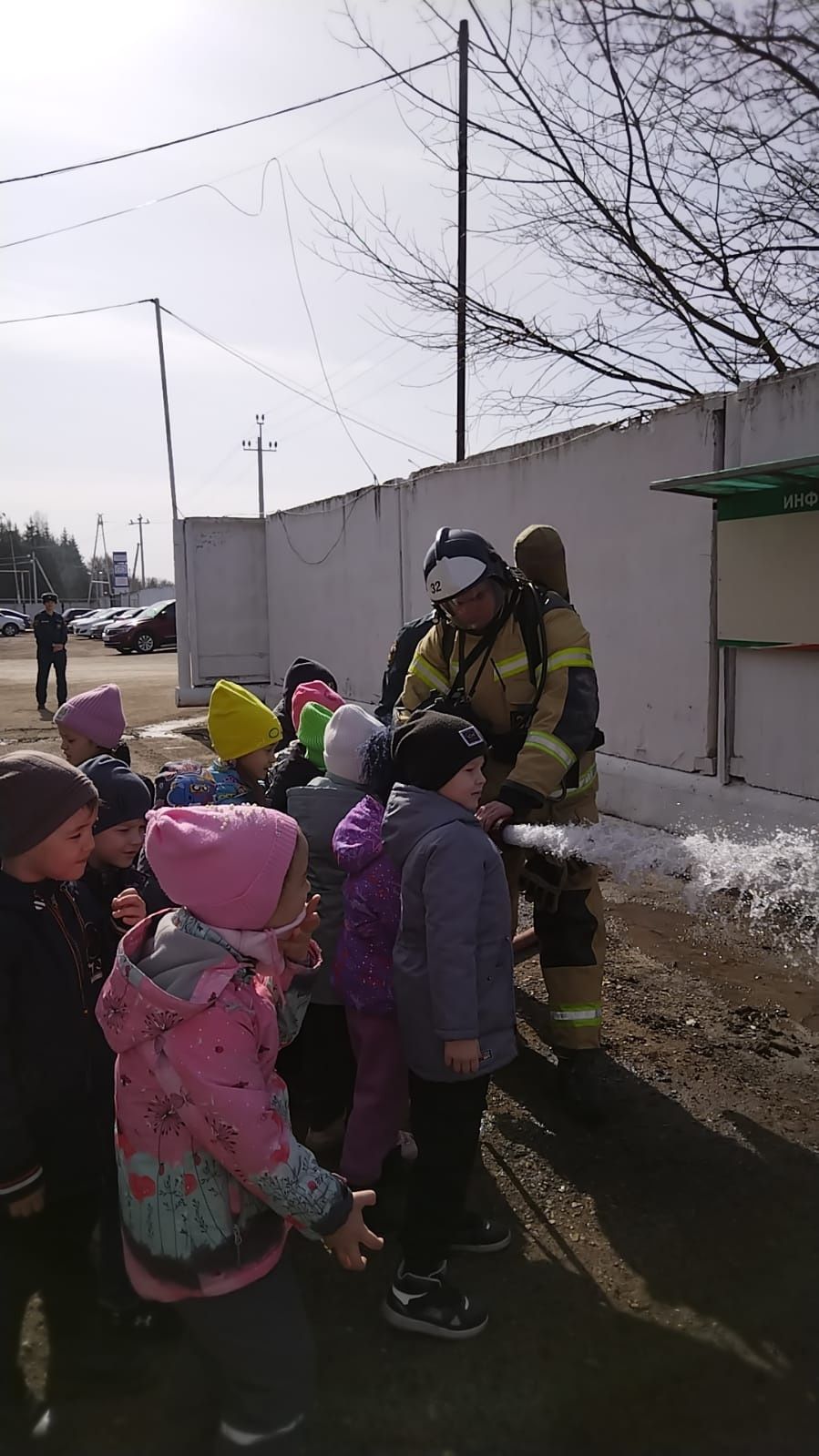 Джалильские дети после экскурсии захотели стать пожарными