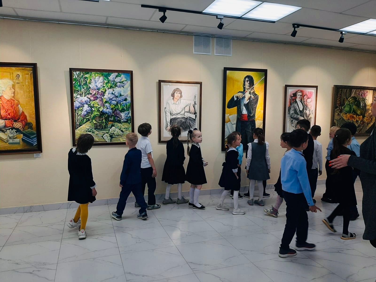 Первоклассники Джалильской СОШ №2 посетили художественную школу