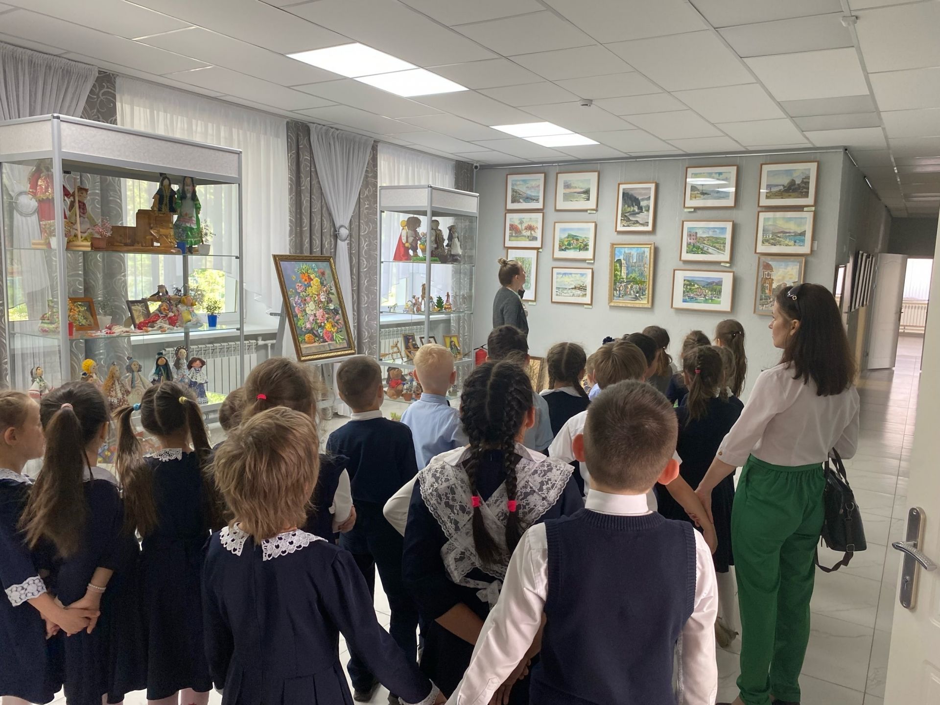 Первоклассники Джалильской СОШ №2 посетили художественную школу