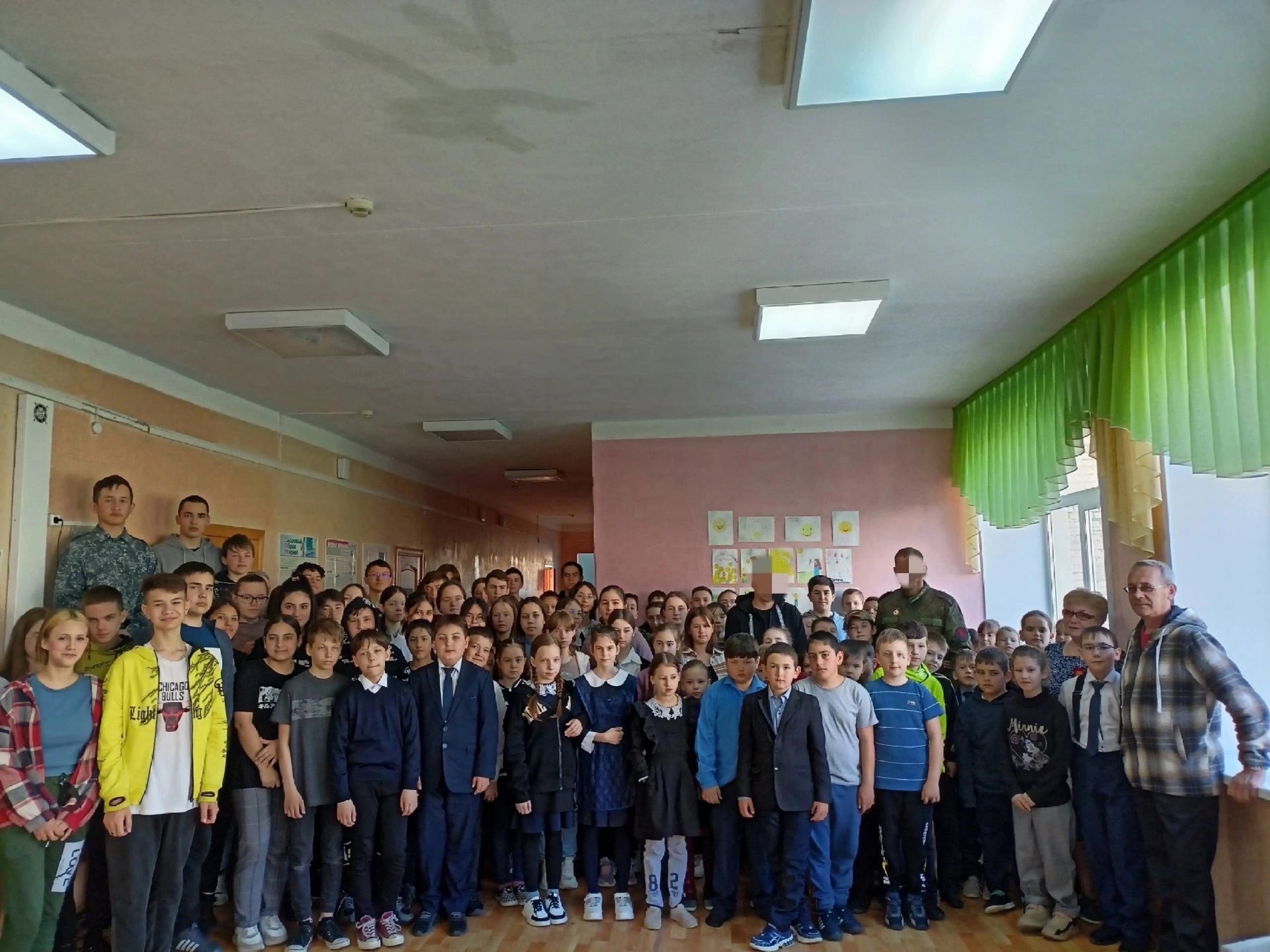 Ученики школ района встретились с участниками СВО