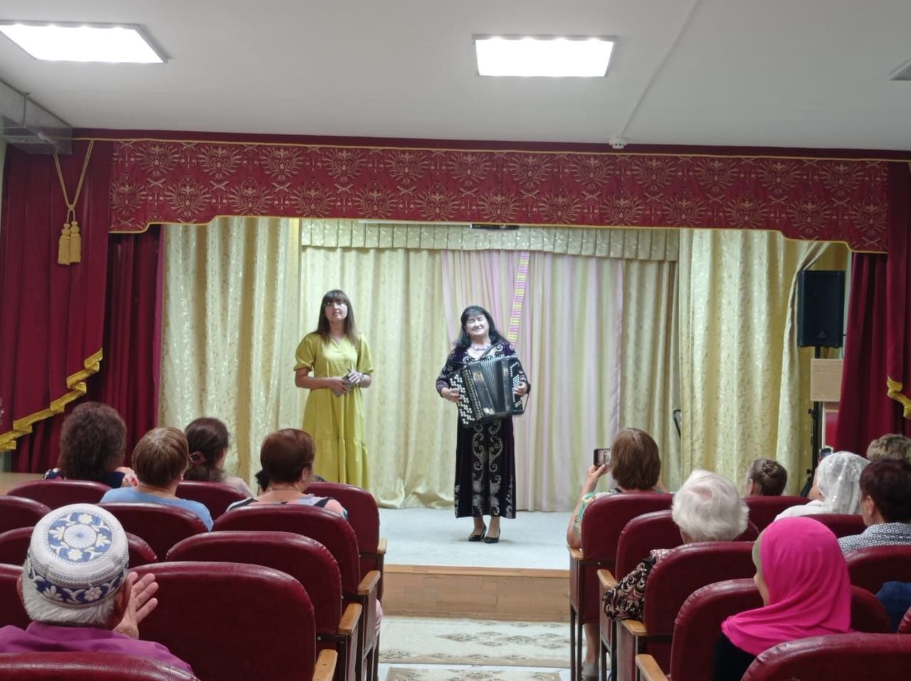 В Центре социального обслуживания населения «Шафкатъ» прошел концерт