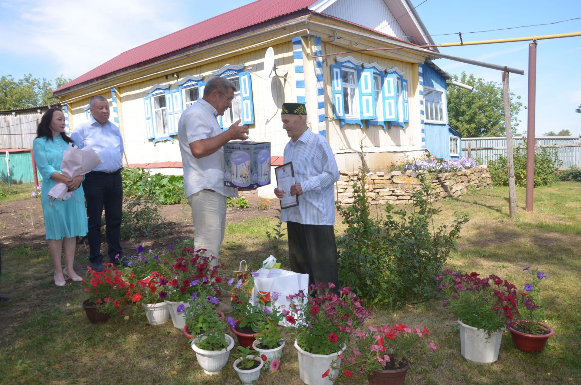 Мортыштамак авылында Мөдир Хәсәновны юбилее белән тәбрикләделәр