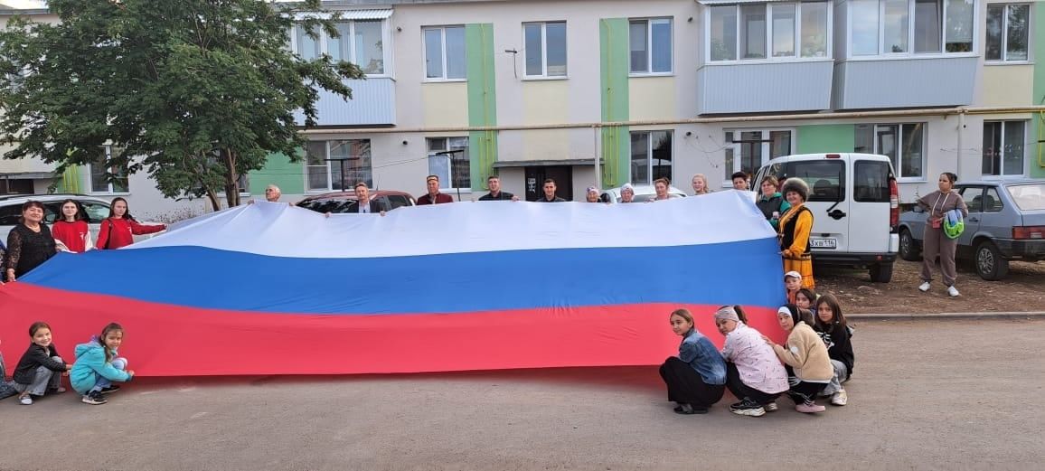 Сарманда Россия флагын зурладылар