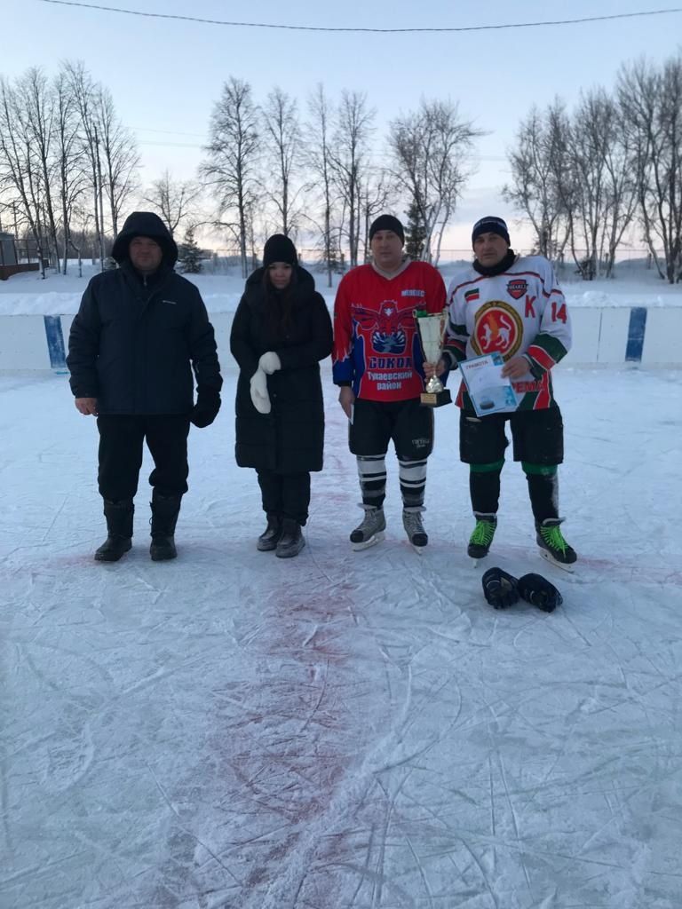 Раштуа кубогына хоккей уйнадылар