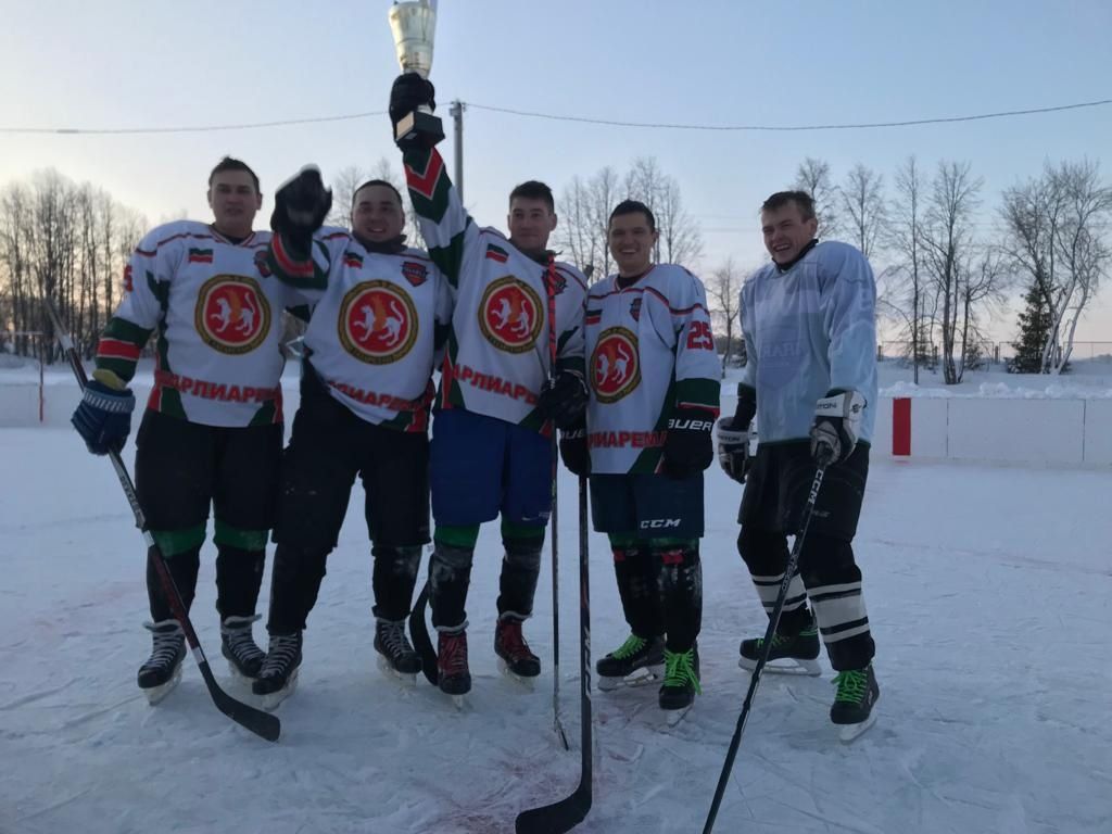 Раштуа кубогына хоккей уйнадылар