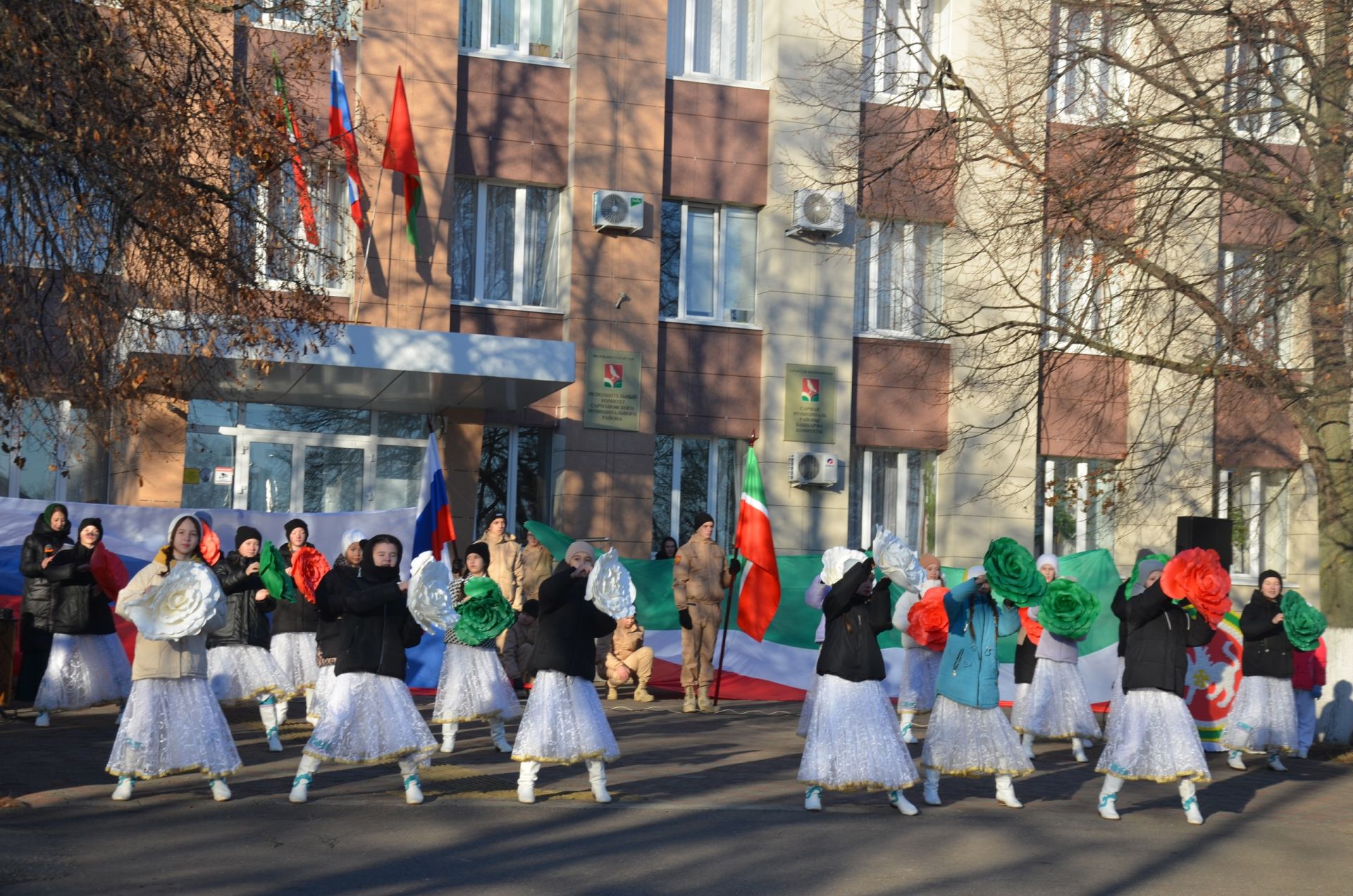 Сарманлылар Татарстан флагы көнен бәйрәм иттеләр