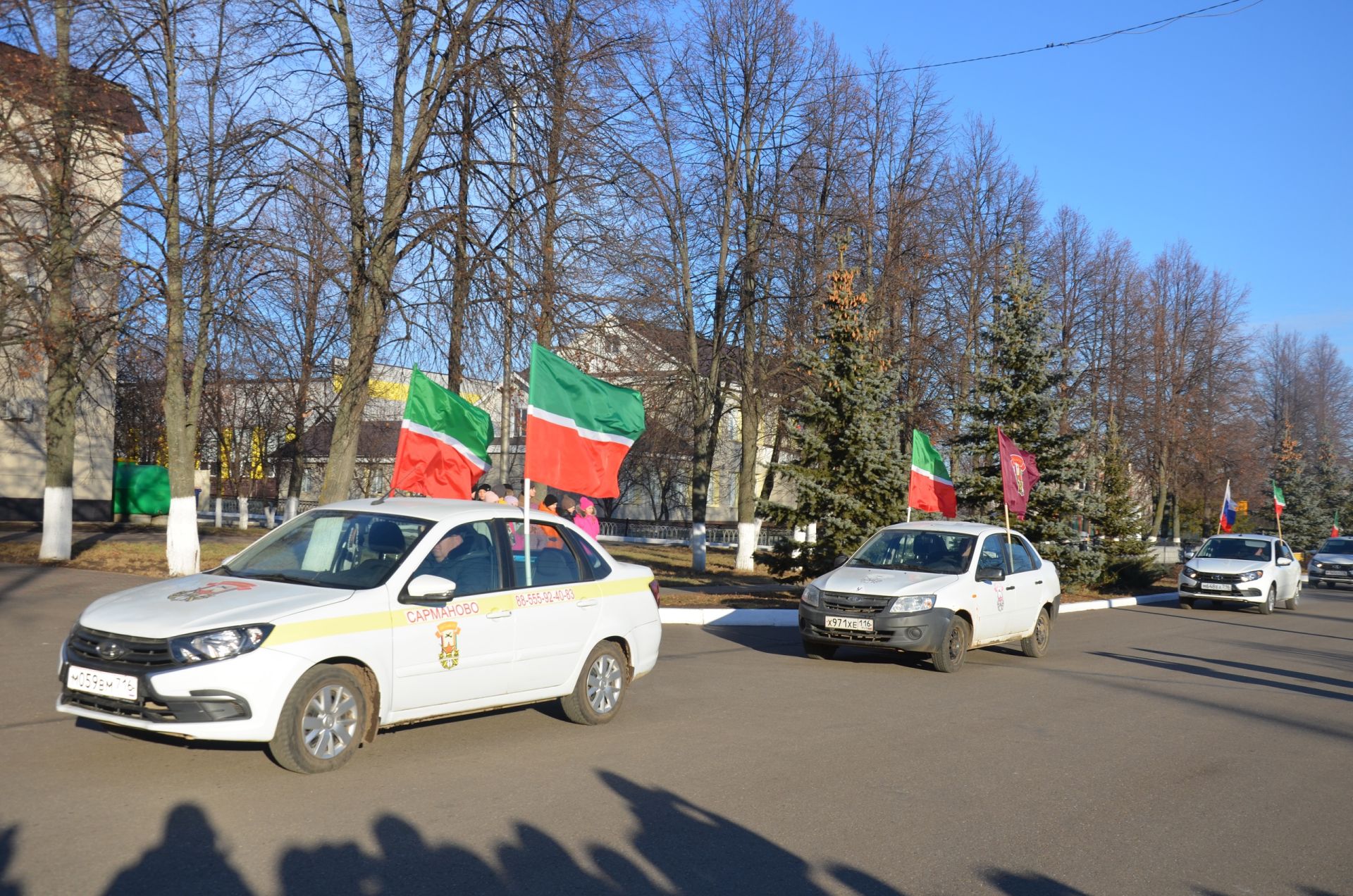 Сарманлылар Татарстан флагы көнен бәйрәм иттеләр