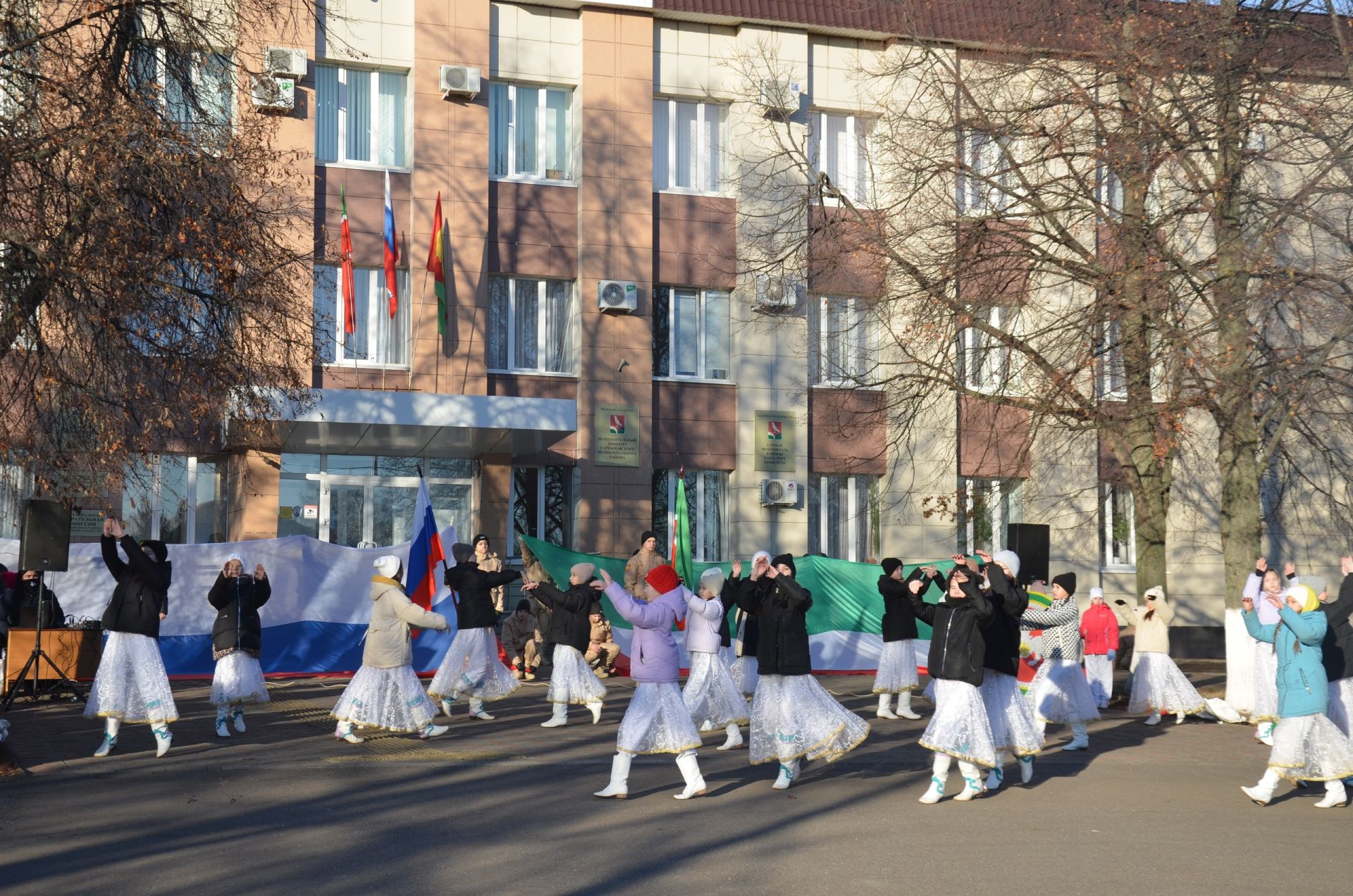 Сарманлылар Татарстан флагы көнен бәйрәм иттеләр