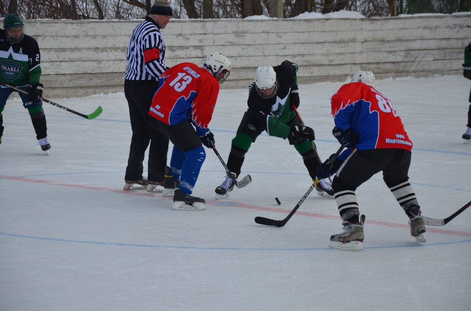 В Шарлиареме состоялся хоккейный турнир