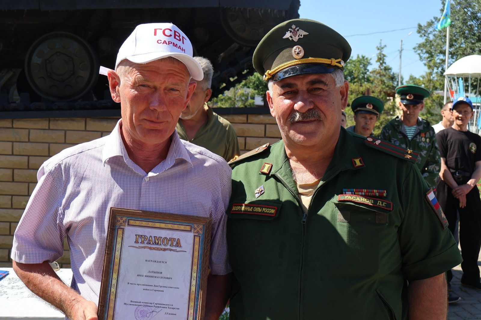 Германиядә Совет гаскәрләре төркемендә хезмәт итүчеләр бәйрәмнәрен билгеләп үттеләр