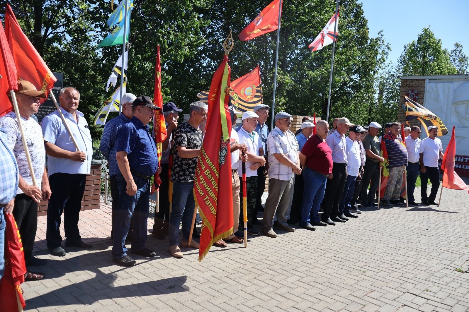 Германиядә Совет гаскәрләре төркемендә хезмәт итүчеләр бәйрәмнәрен билгеләп үттеләр