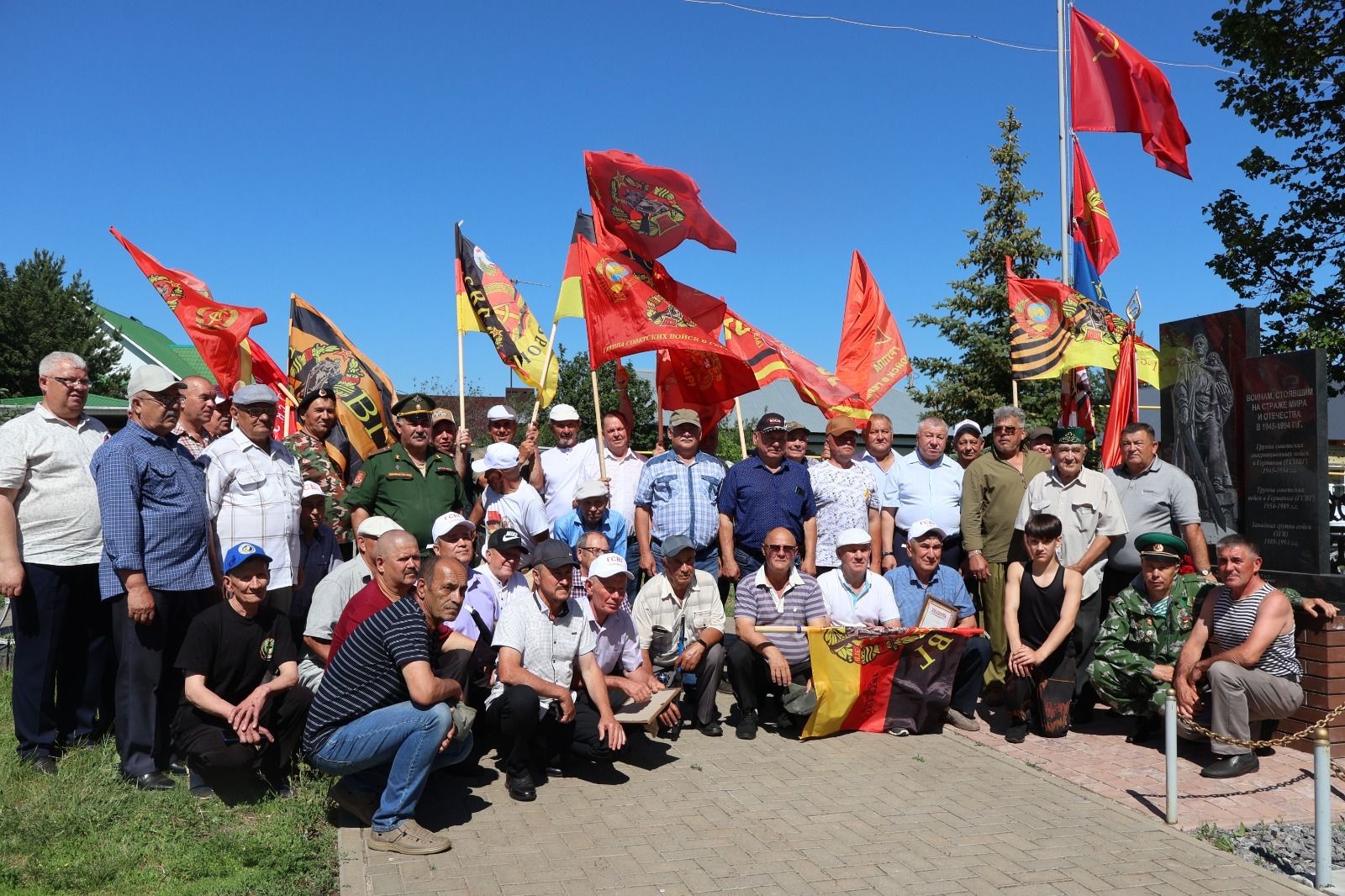 Германиядә Совет гаскәрләре төркемендә хезмәт итүчеләр бәйрәмнәрен билгеләп үттеләр