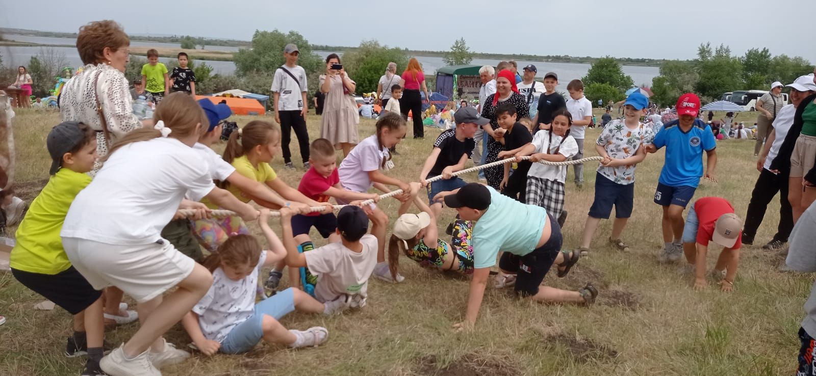 Бүген район башлыгы Фәрит Хөснуллин җитәкчелегендәге район делегациясе Саратов өлкәсе Сабан туенда катнашты