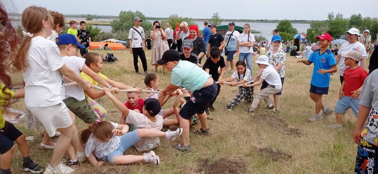 Бүген район башлыгы Фәрит Хөснуллин җитәкчелегендәге район делегациясе Саратов өлкәсе Сабан туенда катнашты