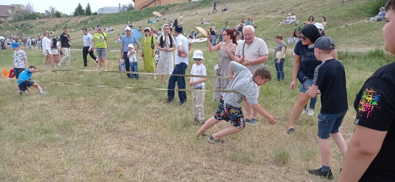 Бүген район башлыгы Фәрит Хөснуллин җитәкчелегендәге район делегациясе Саратов өлкәсе Сабан туенда катнашты