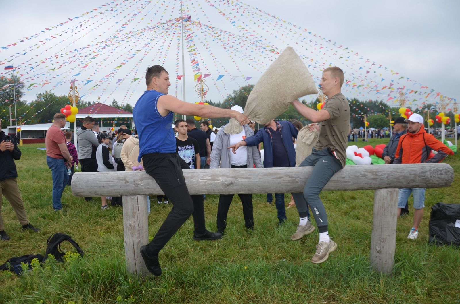 Уеннарга яңгыр комачауламады