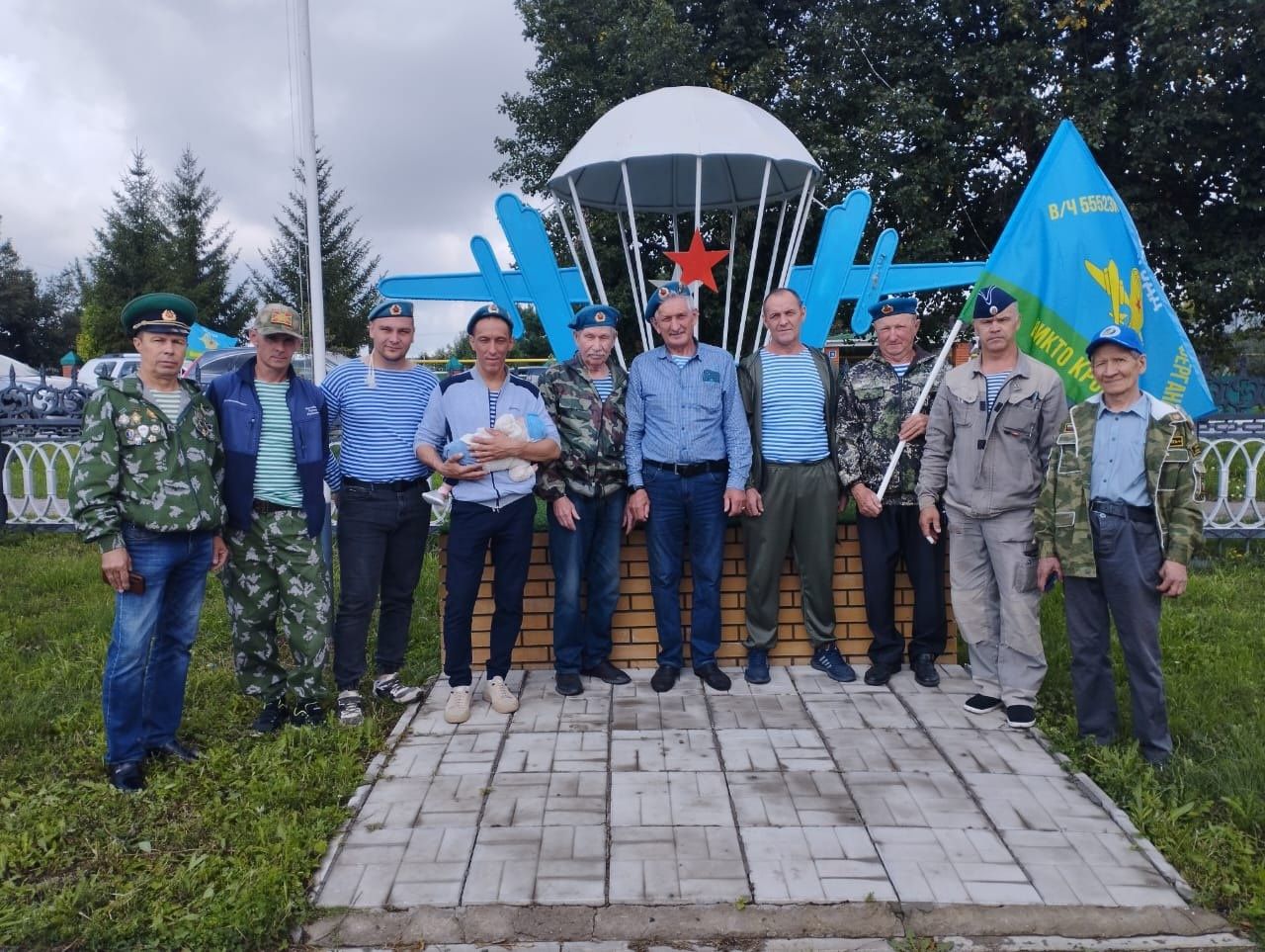 Провели встречу с ветеранами Воздушно-десантных войск