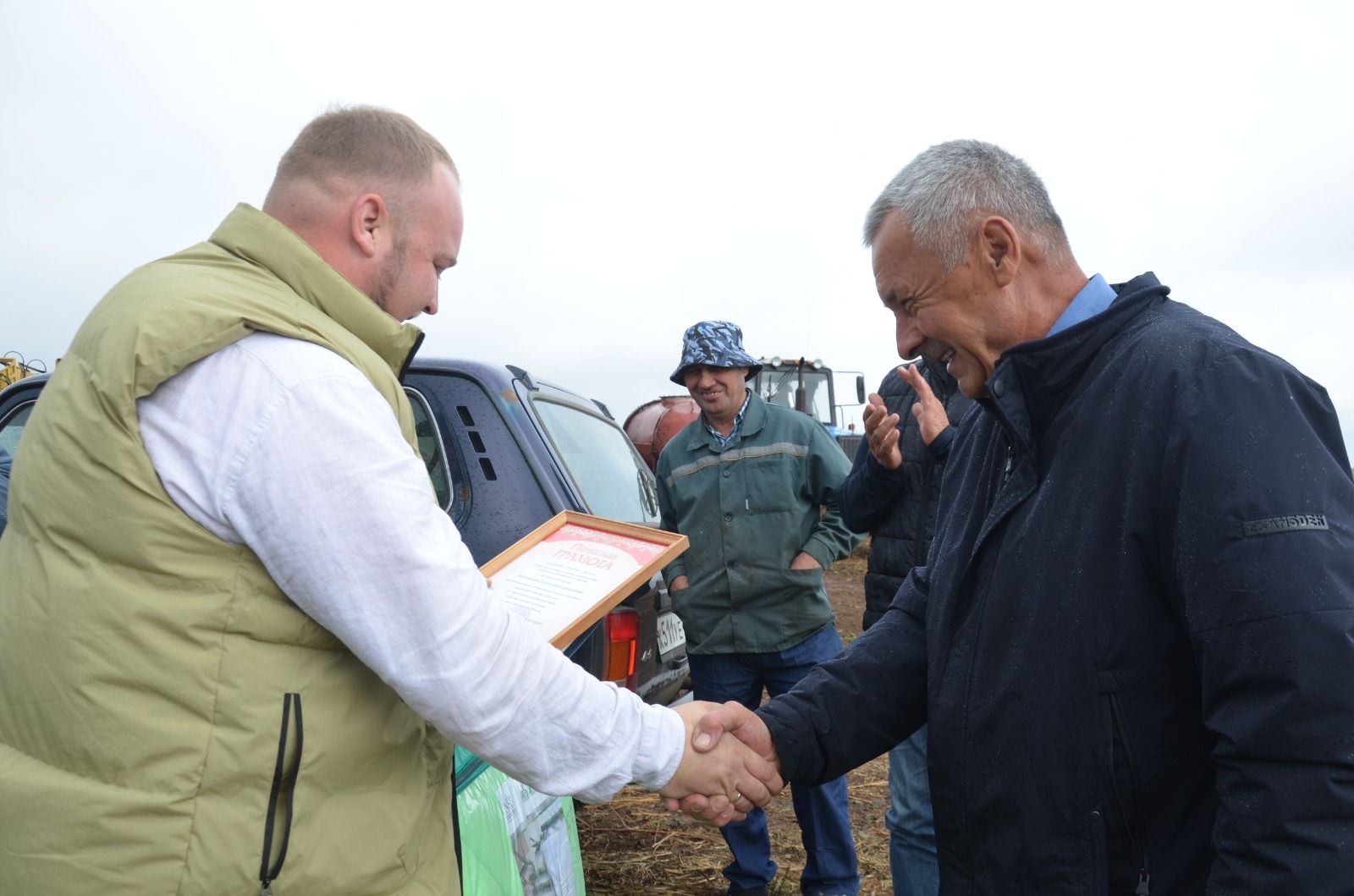 Районның авыл хуҗалыгы өлкәсе ветераны юбилеен басуда каршылый