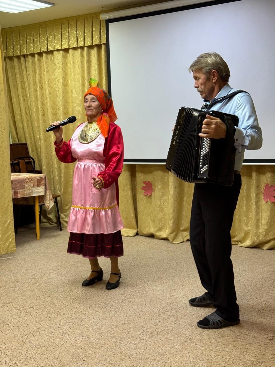 Для отдыхающих центра «Шафкат» организовали творческий концерт