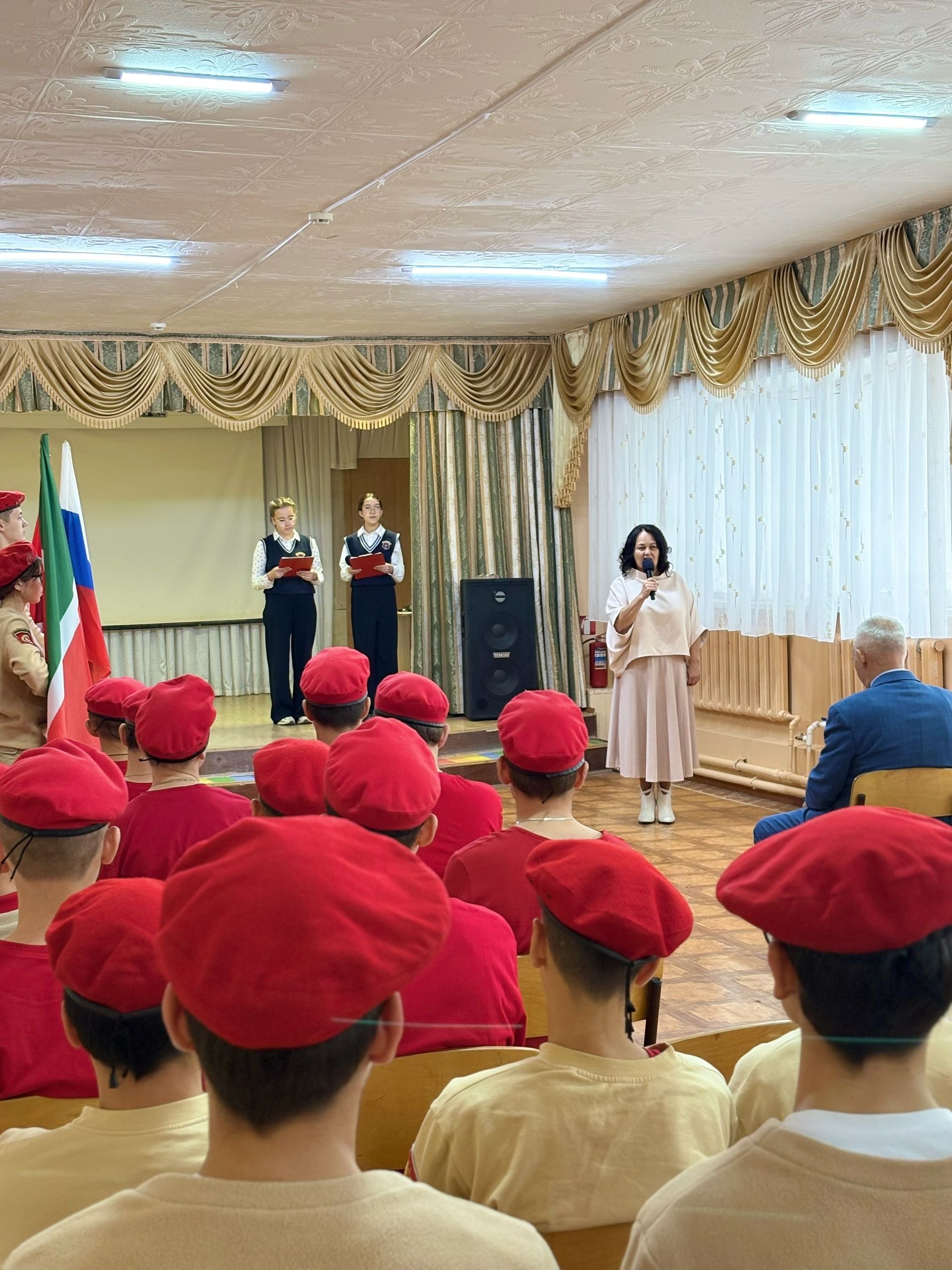 В Джалильской школе №2 состоялась встреча юнармейцев района
