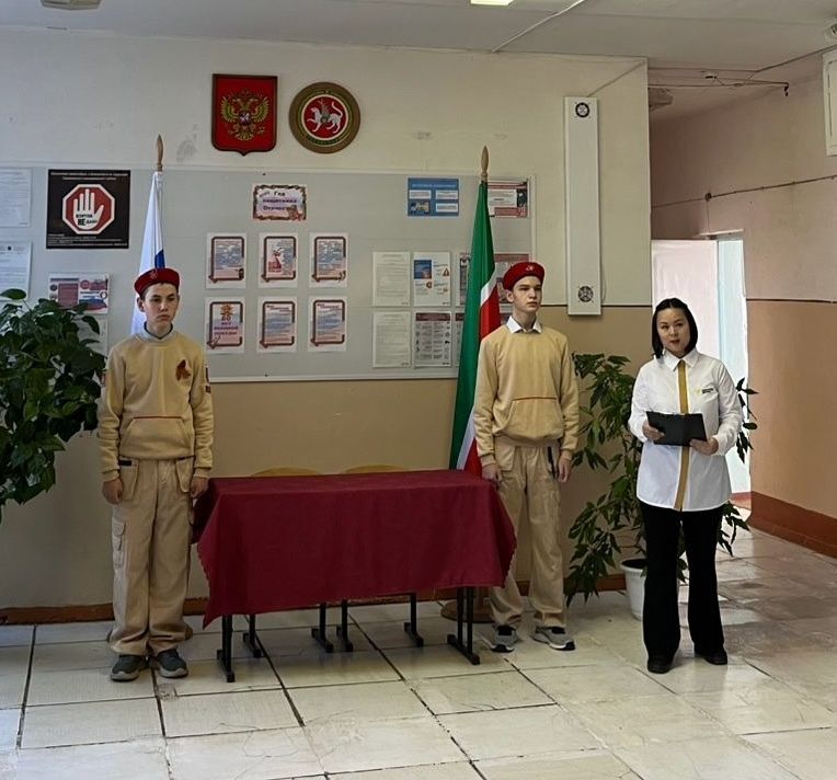 В Иляксазской школе открыли Парту Героя