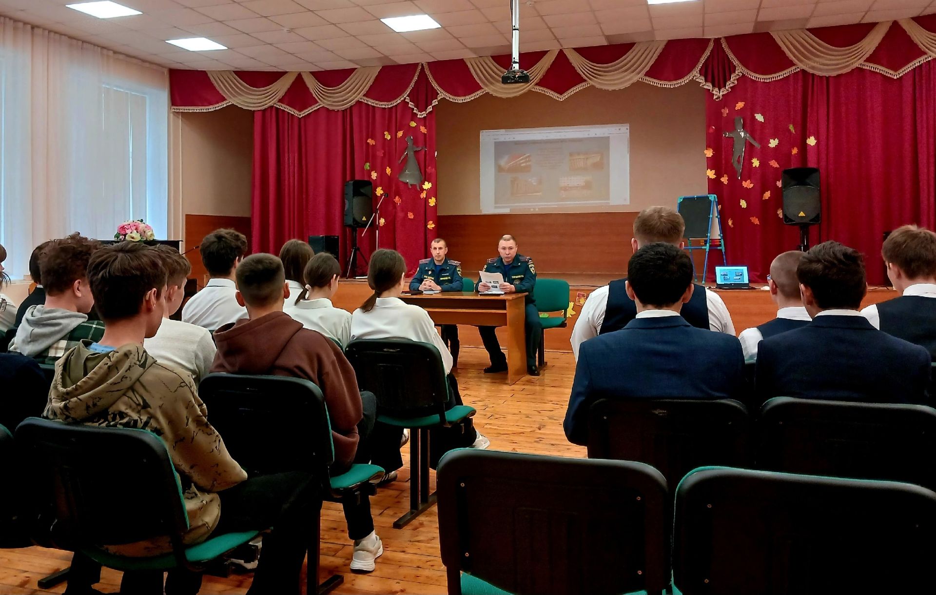 В школах района прошли встречи с представителями МЧС