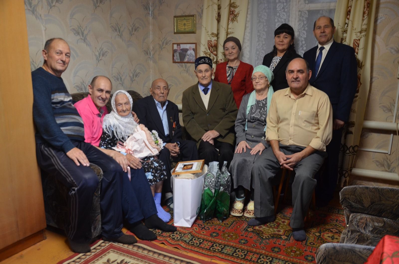 «Минем кебек, чирләмичә, 95 яшькә җитегез», – ди Мансур абый
