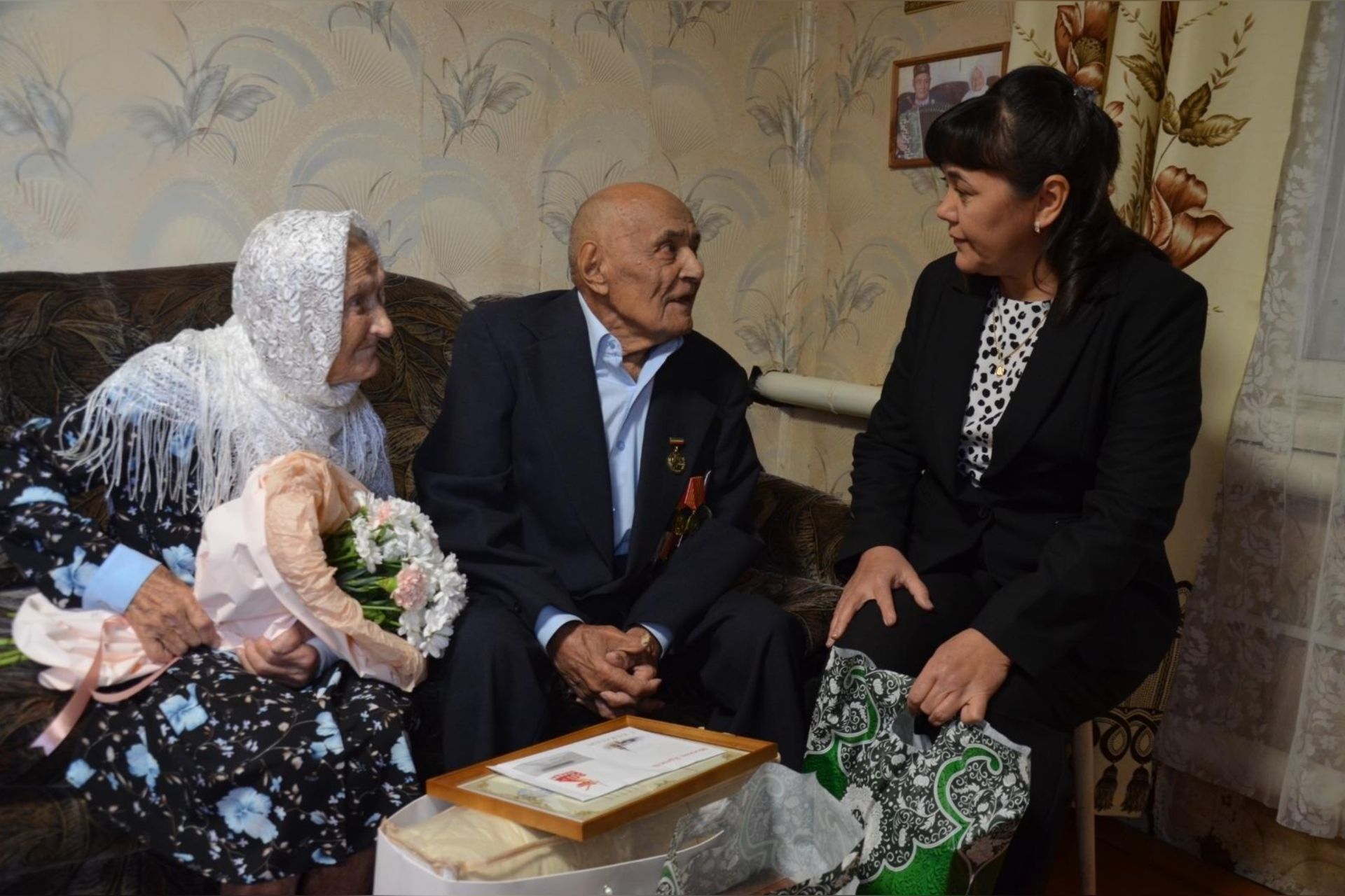 «Минем кебек, чирләмичә, 95 яшькә җитегез», – ди Мансур абый