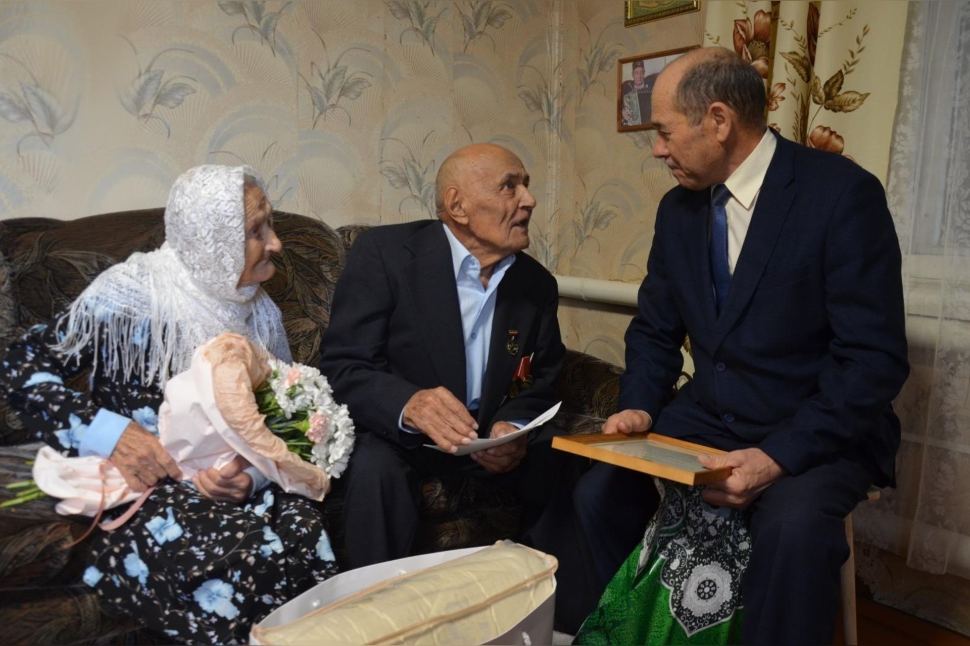 «Минем кебек, чирләмичә, 95 яшькә җитегез», – ди Мансур абый