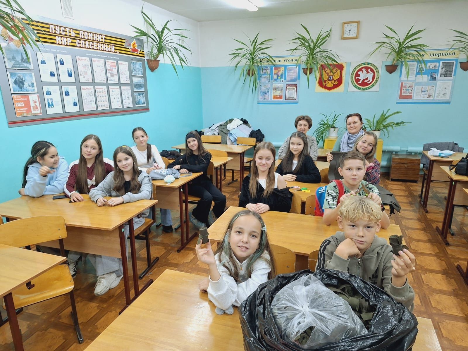 Ученики плетут маскировочные сети для участников СВО