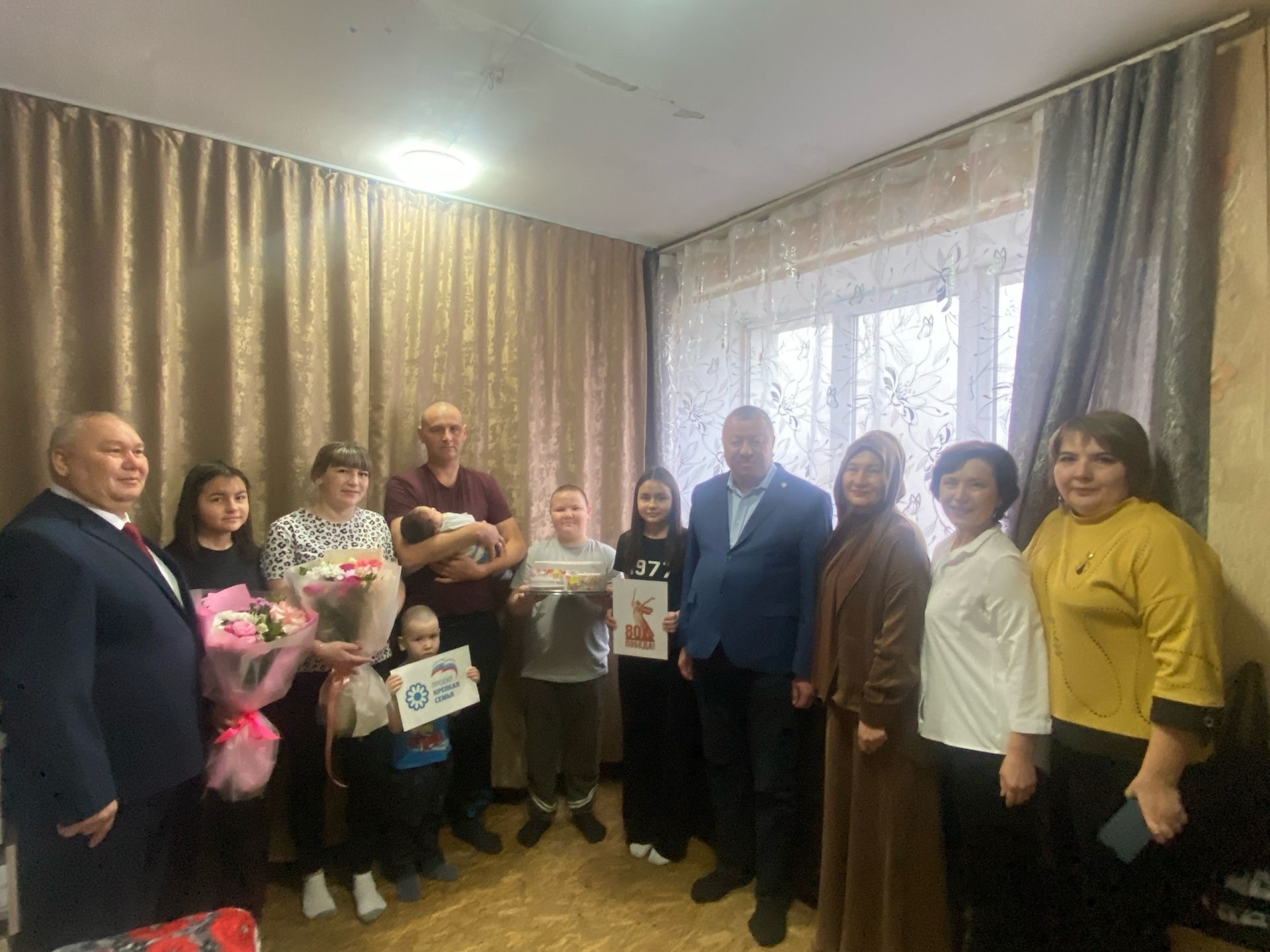 Бер ай да алты көнлек Михаил Ивановичны район башлыгы котлады