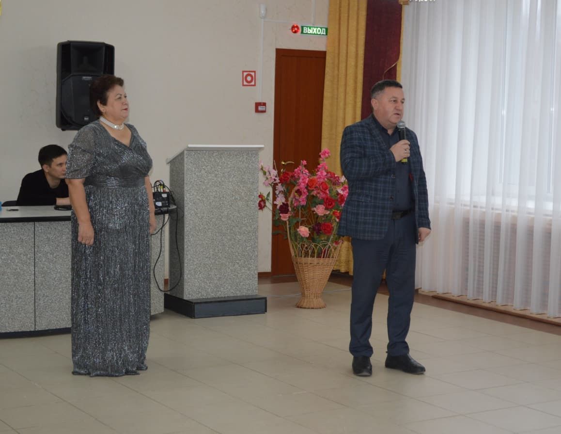 Поселокның “Ак калфак”лылары хәрбиләрнең әниләрен кунакка чакырды