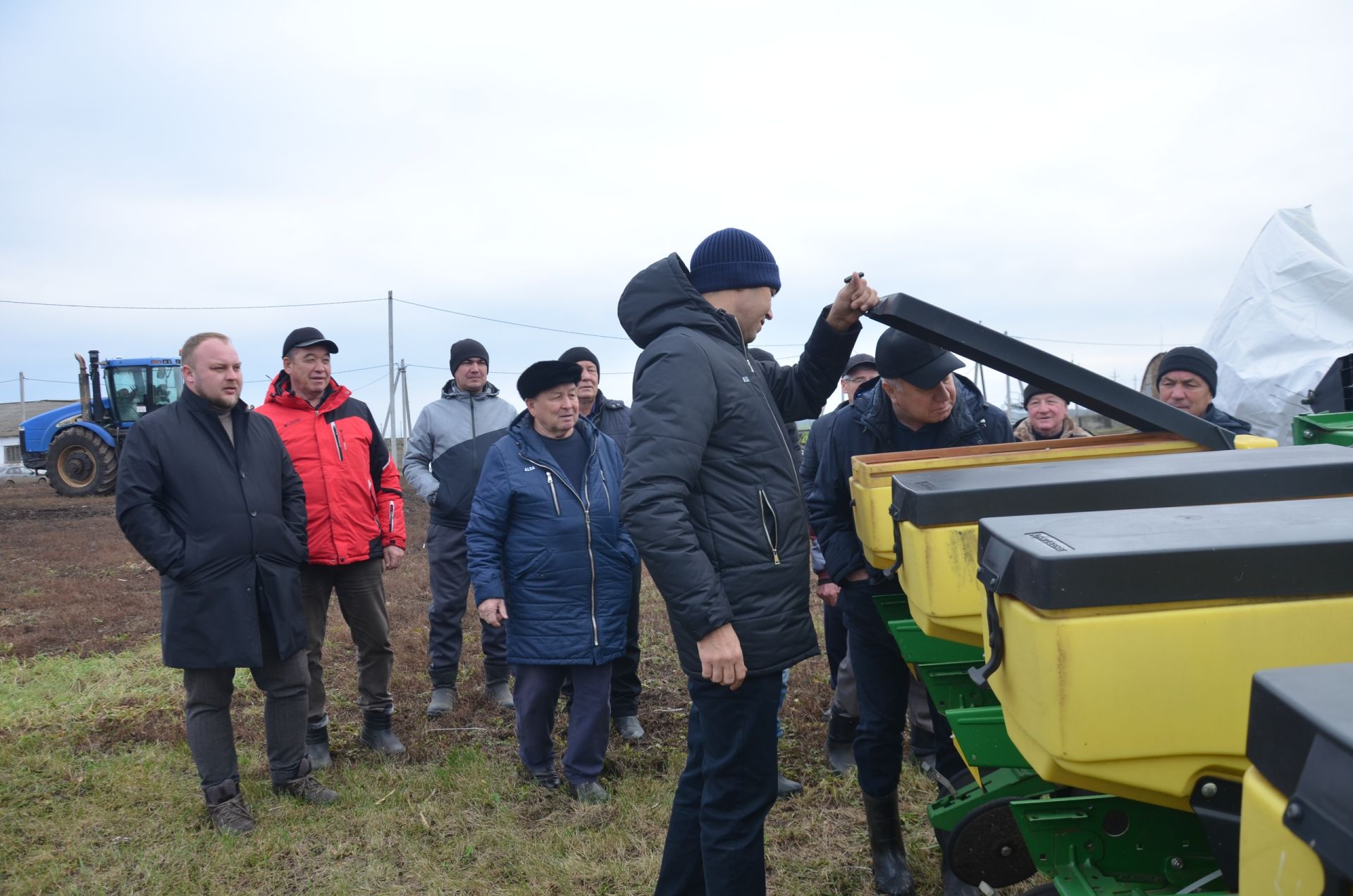 В районе провели проверку АПК по постановке техники на зимнее хранение и подготовке к ремонту