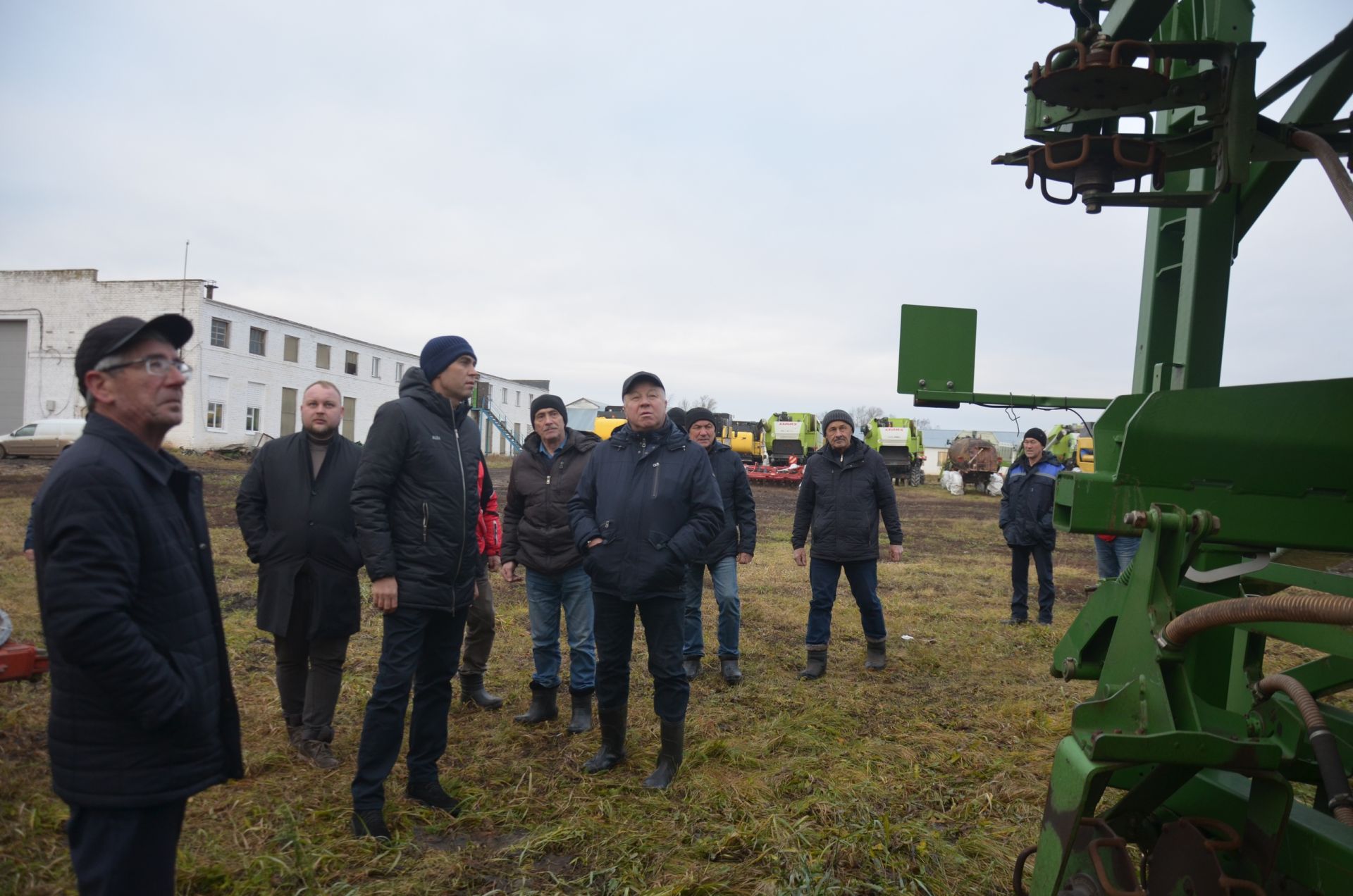 В районе провели проверку АПК по постановке техники на зимнее хранение и подготовке к ремонту