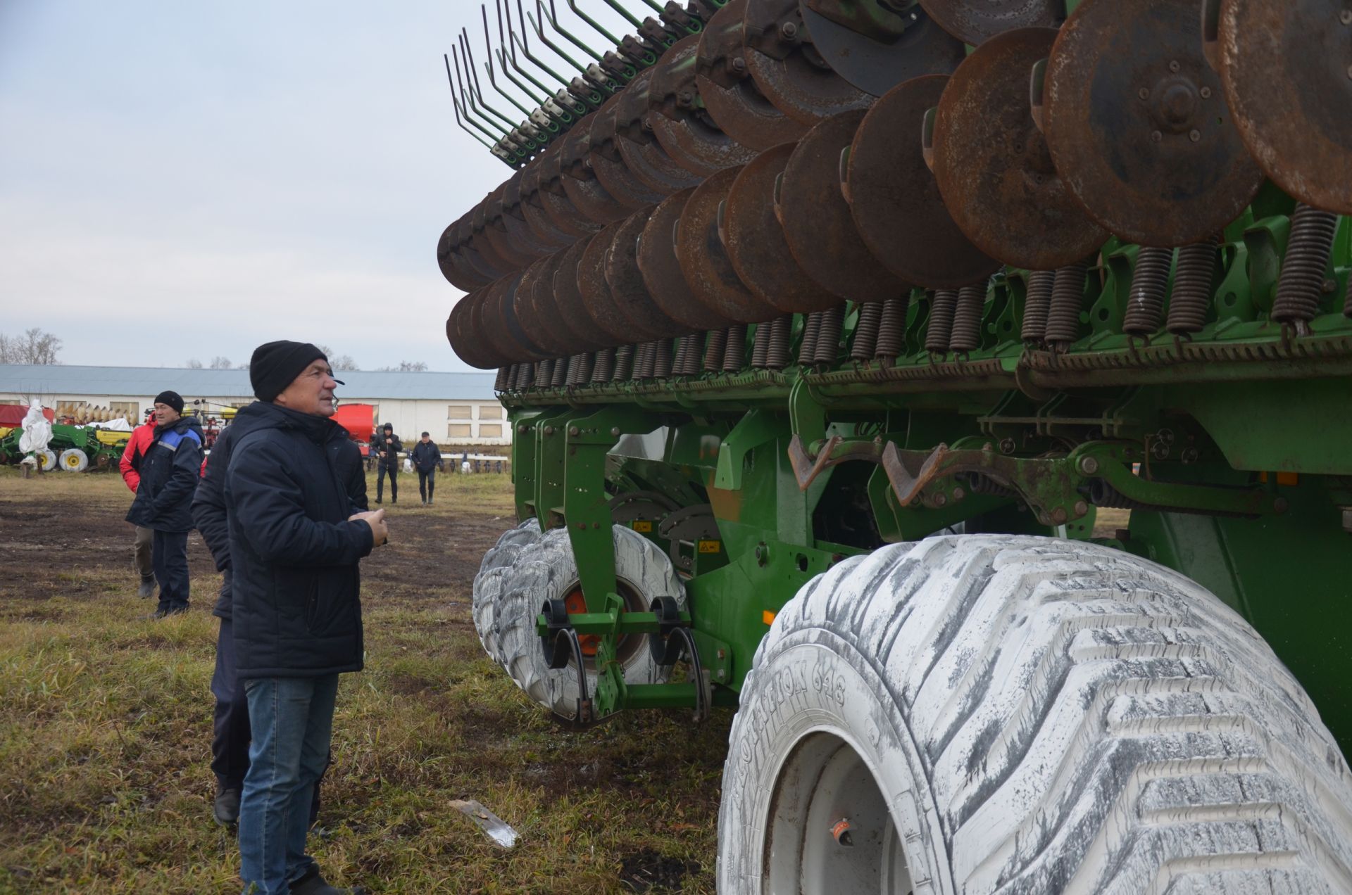 В районе провели проверку АПК по постановке техники на зимнее хранение и подготовке к ремонту