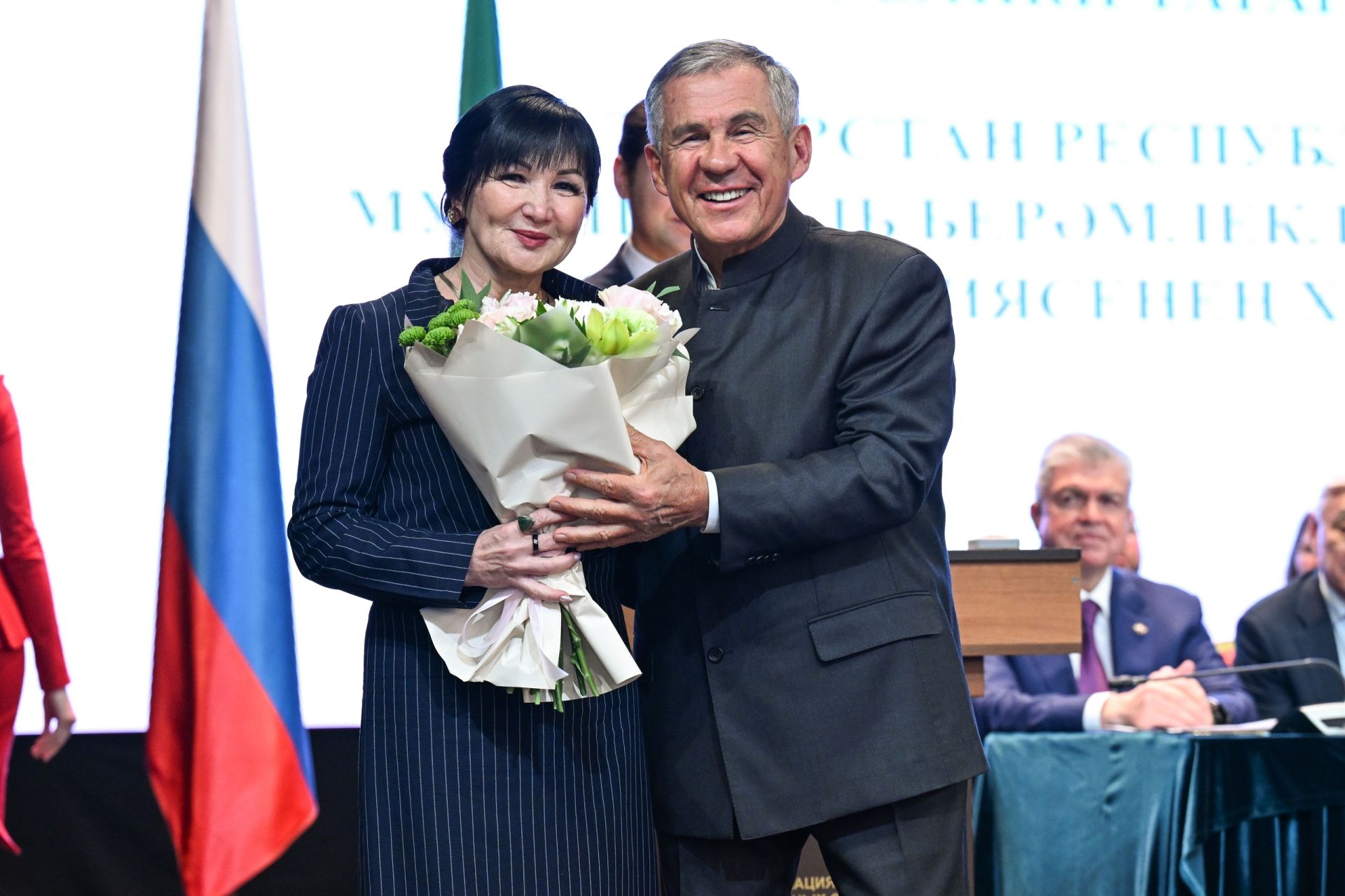 Шәрләрәмә авыл җирлеге башлыгын  Татарстан Рәисе бүләкләде