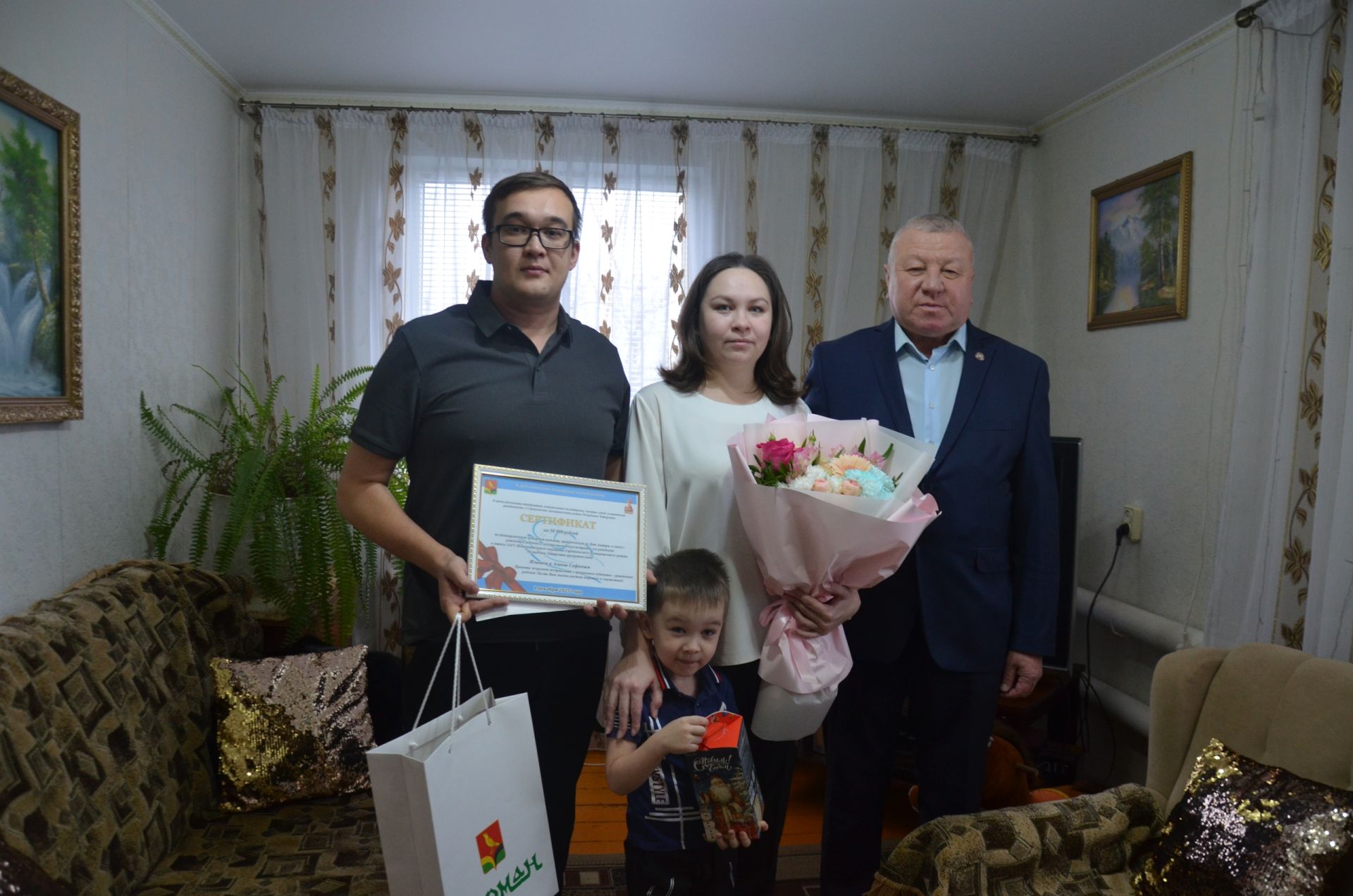 Сарманнан Сафиннар гаиләсен уллары туу белән котладылар