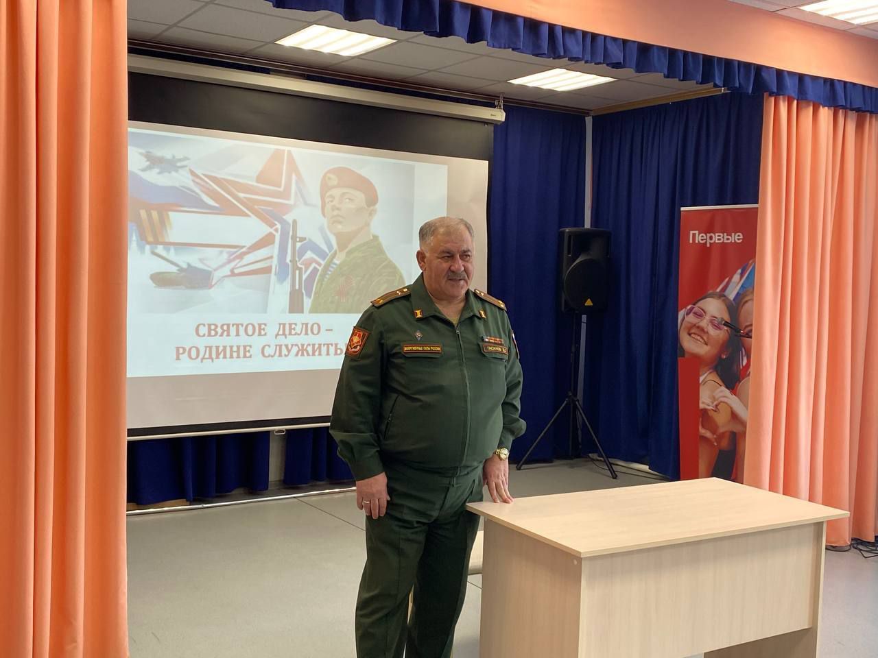 Патриотический урок «Святое дело — Родине служить» прошел в Сармановской школе