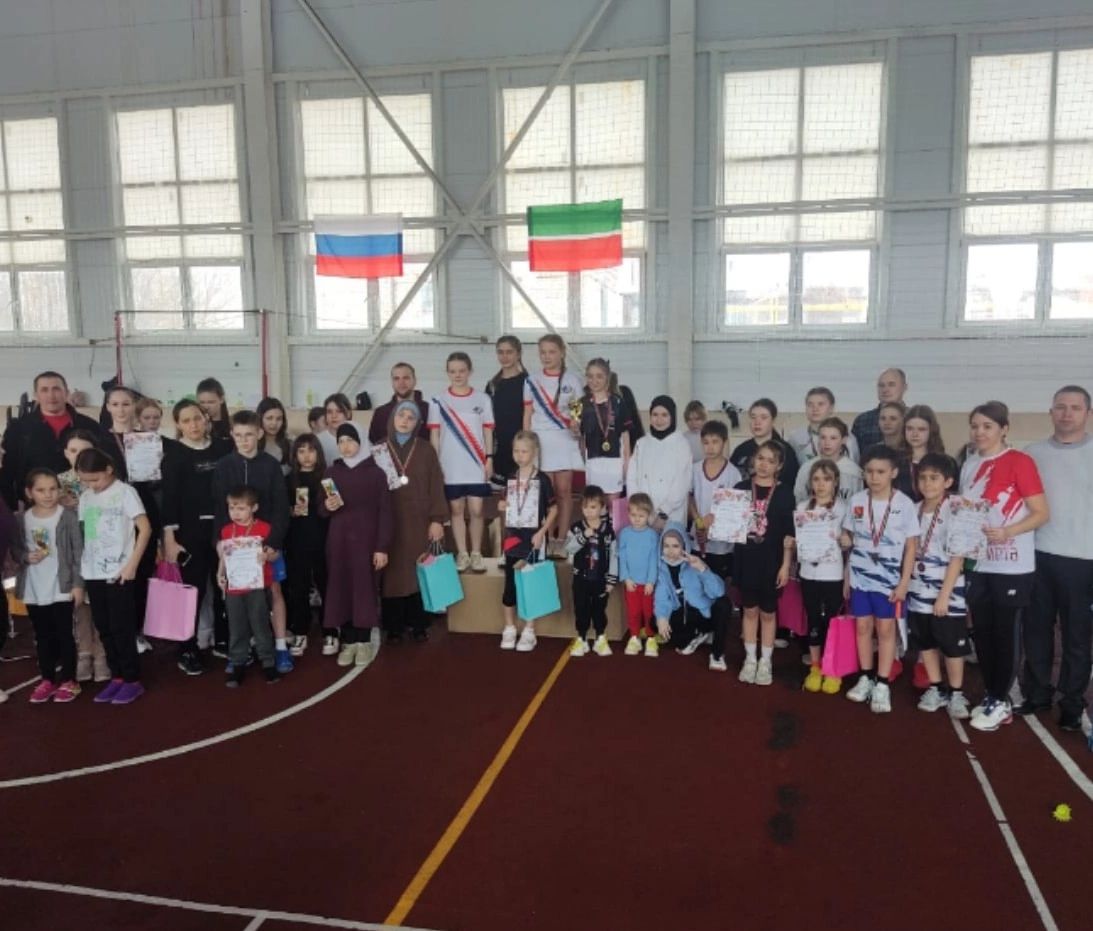 Волейбол, бадминтон и заплывы: мамы Сармановского района РТ соревновались с детьми